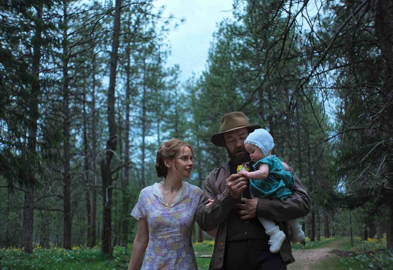 Joel Edgerton and Felicity Jones in Train Dreams (2025)
